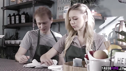 Hot blonde is an anal sex with a sexy body