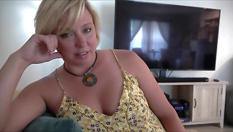 Sexy young blonde with a hot body sexandsubmission