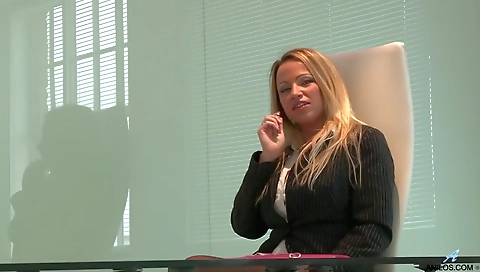 Hotie enjoys her boyfriend's ass