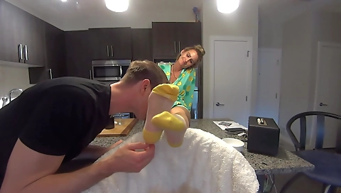 Slutty slut plays with her pussy