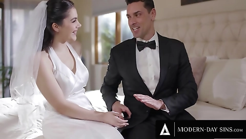 Hot milf with huge tits and a pussy remindser